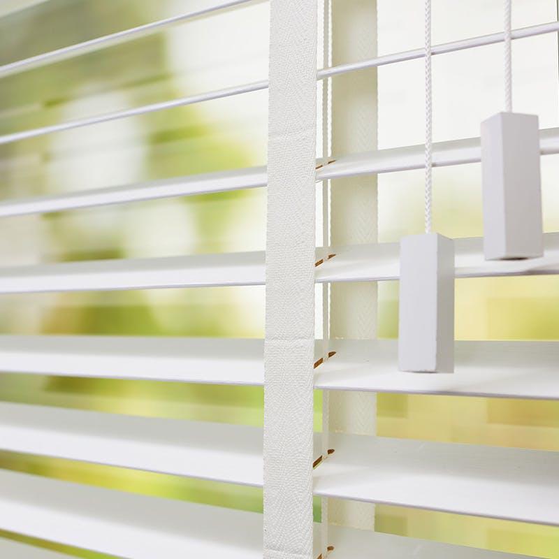 Houten jaloezie 50mm op maat Stel nu samen! INHUIS Plaza